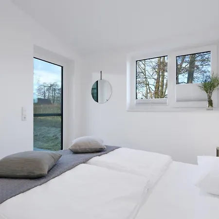 2 Bedroom Front In Lembruch-duemmer Ferienhaus *